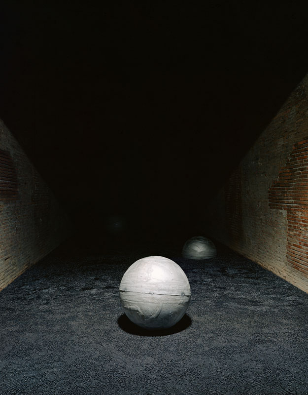 Eliseo Mattiacci, La mia idea di cosmo, 2001, Mercati di Traiano Museo dei Fori Imperiali, Rome, photo Claudio Abate ©Archivio Claudio Abate